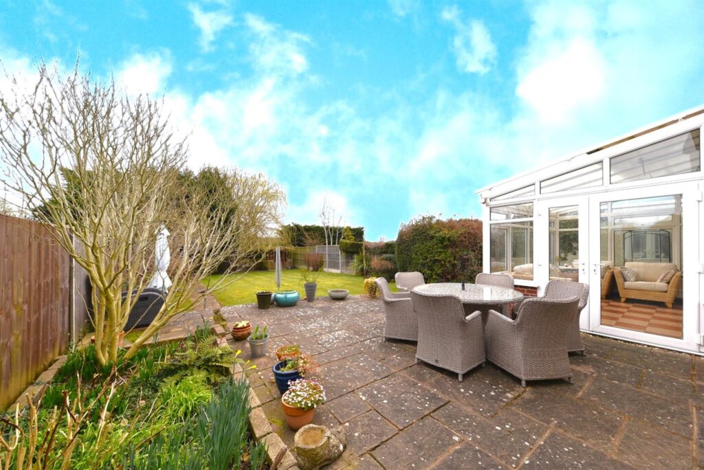 Westland Drive, Brookmans Park, Hatfield