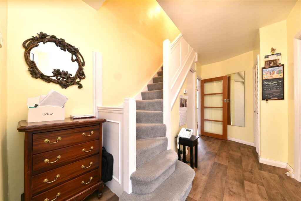 Westland Drive, Brookmans Park, Hatfield