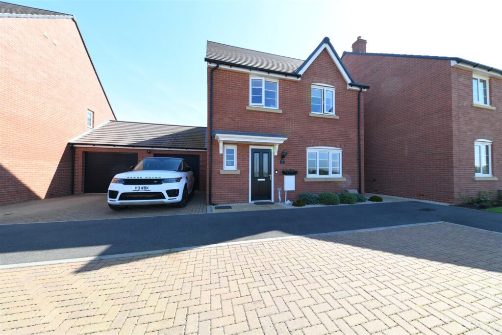 Buntings Close, Blunham, Bedford