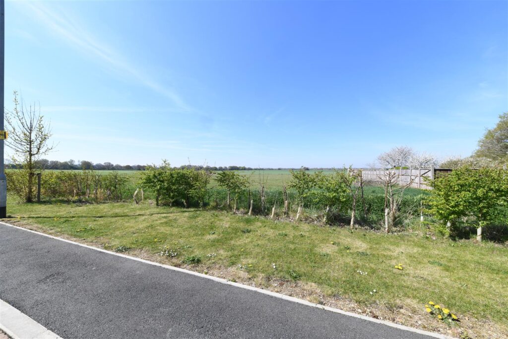 Buntings Close, Blunham, Bedford