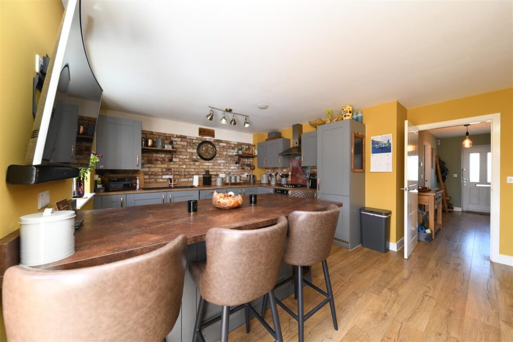 Buntings Close, Blunham, Bedford