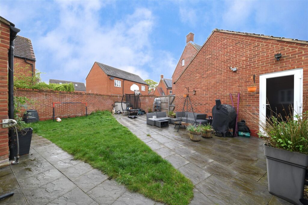 Haybluff Drive, Stevenage