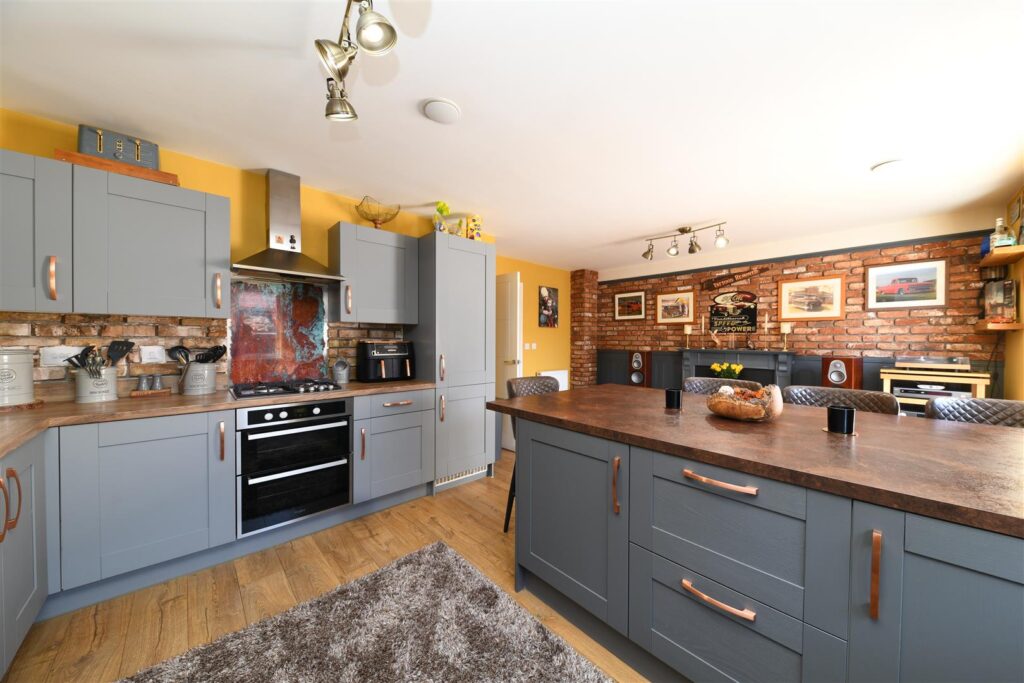 Buntings Close, Blunham, Bedford