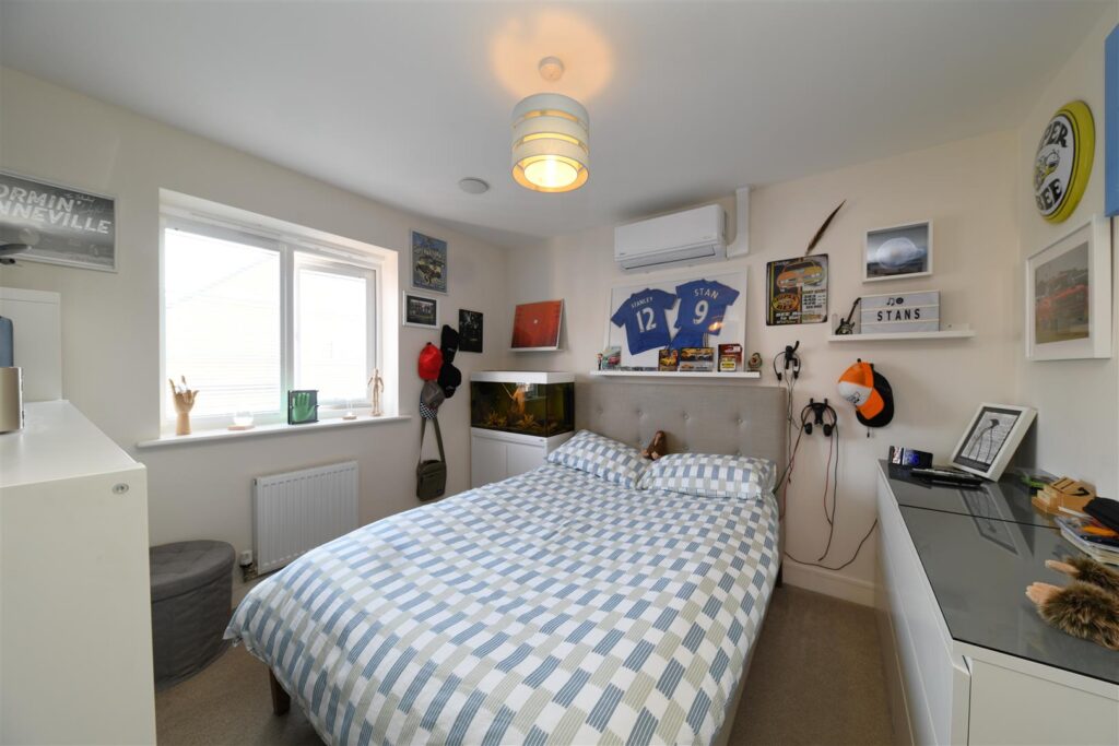 Buntings Close, Blunham, Bedford