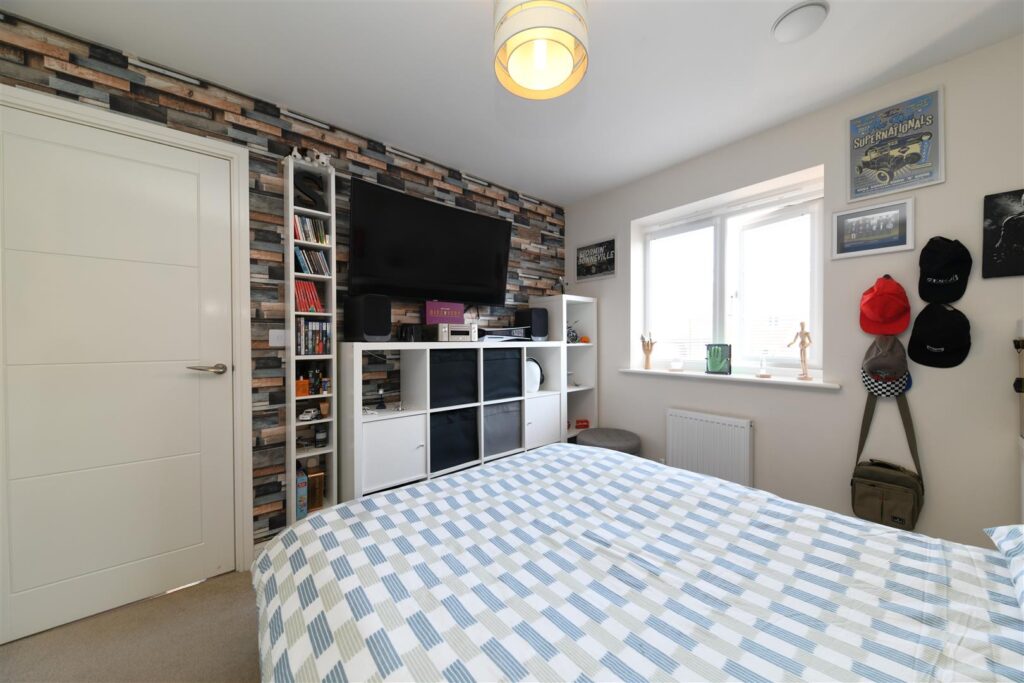 Buntings Close, Blunham, Bedford