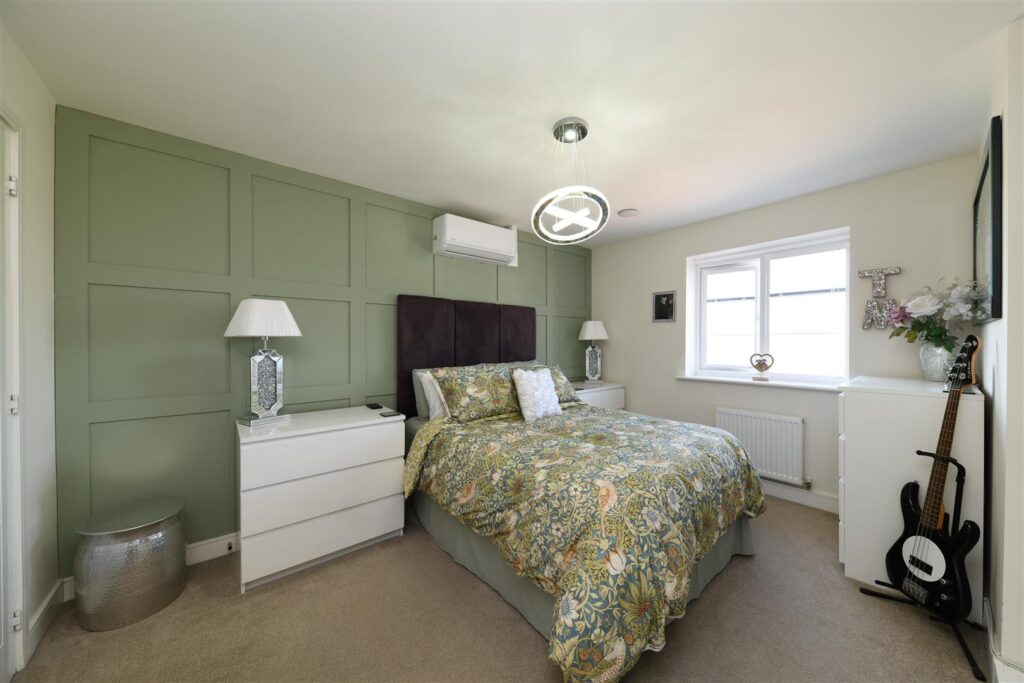 Buntings Close, Blunham, Bedford