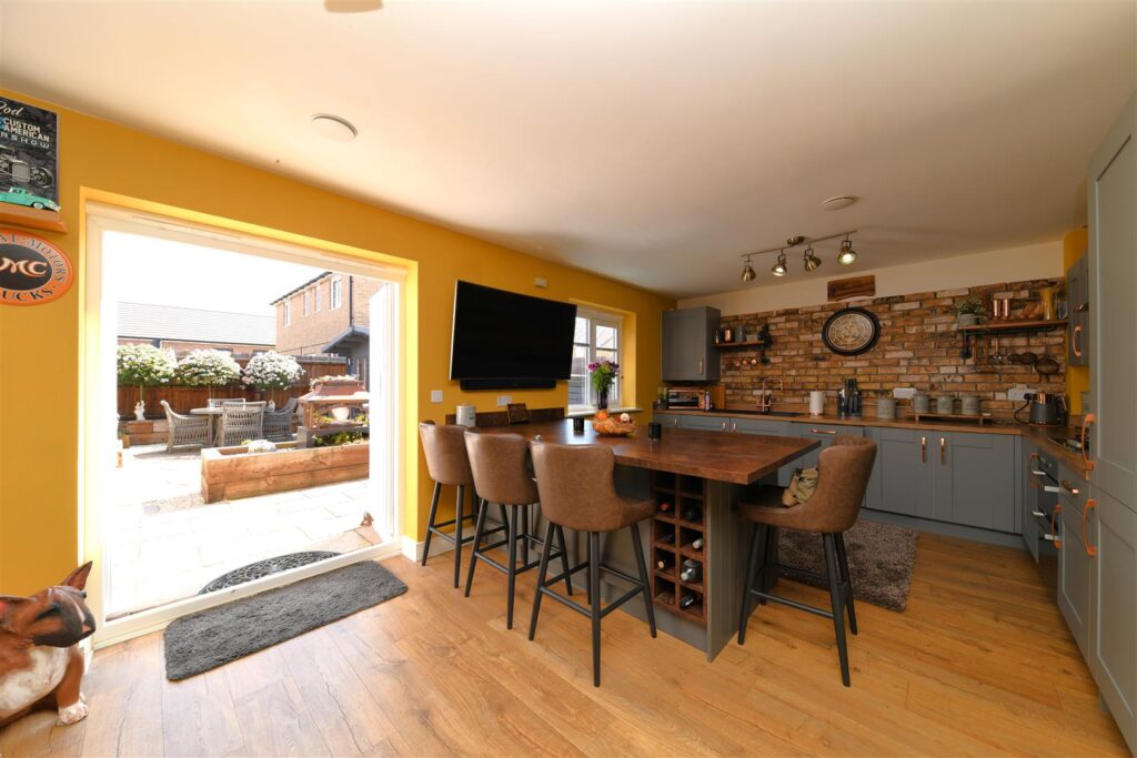 Buntings Close, Blunham, Bedford