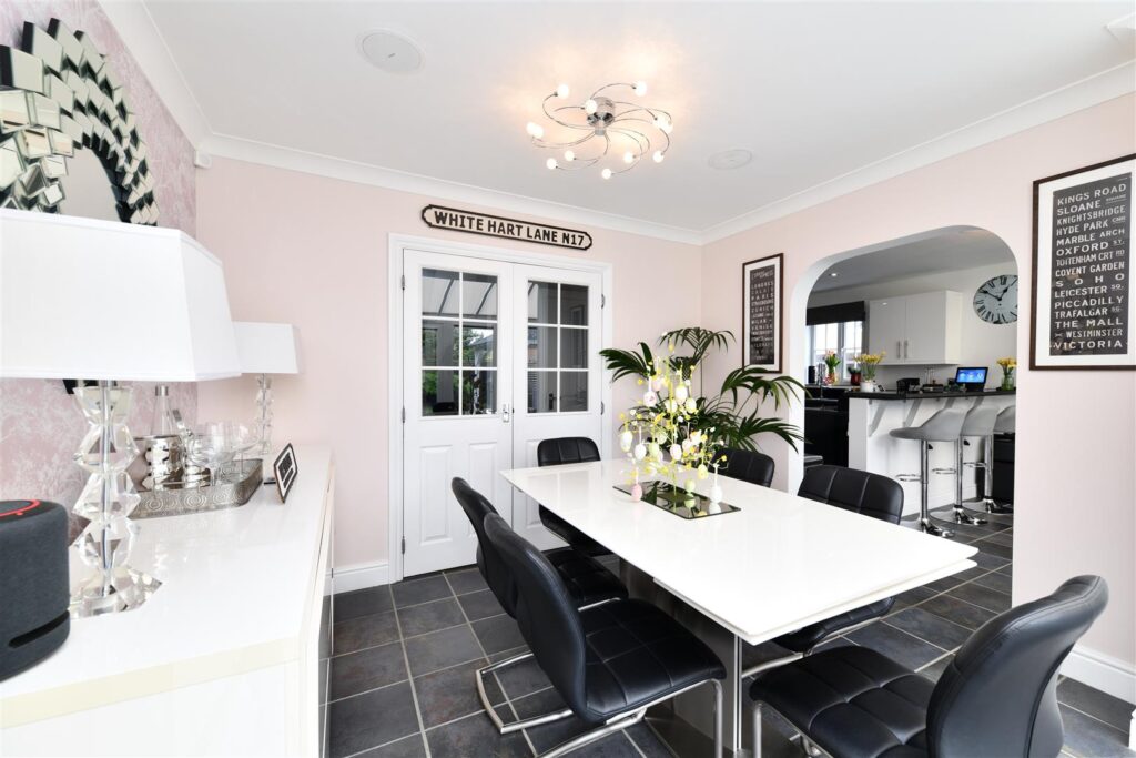 Cleveland Way, Stevenage