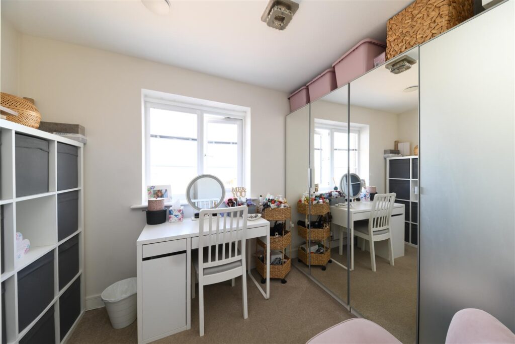 Buntings Close, Blunham, Bedford