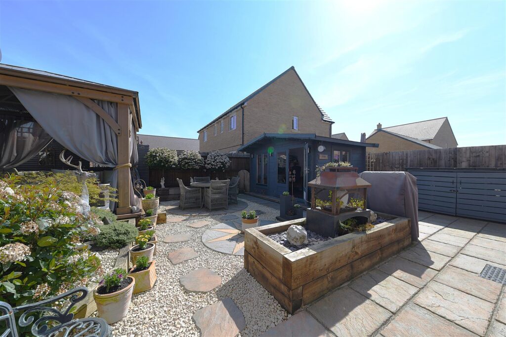 Buntings Close, Blunham, Bedford