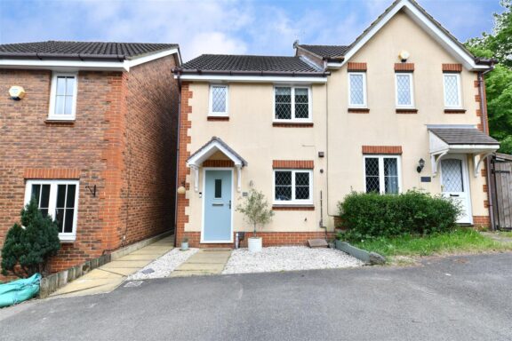 Foyle Close Image