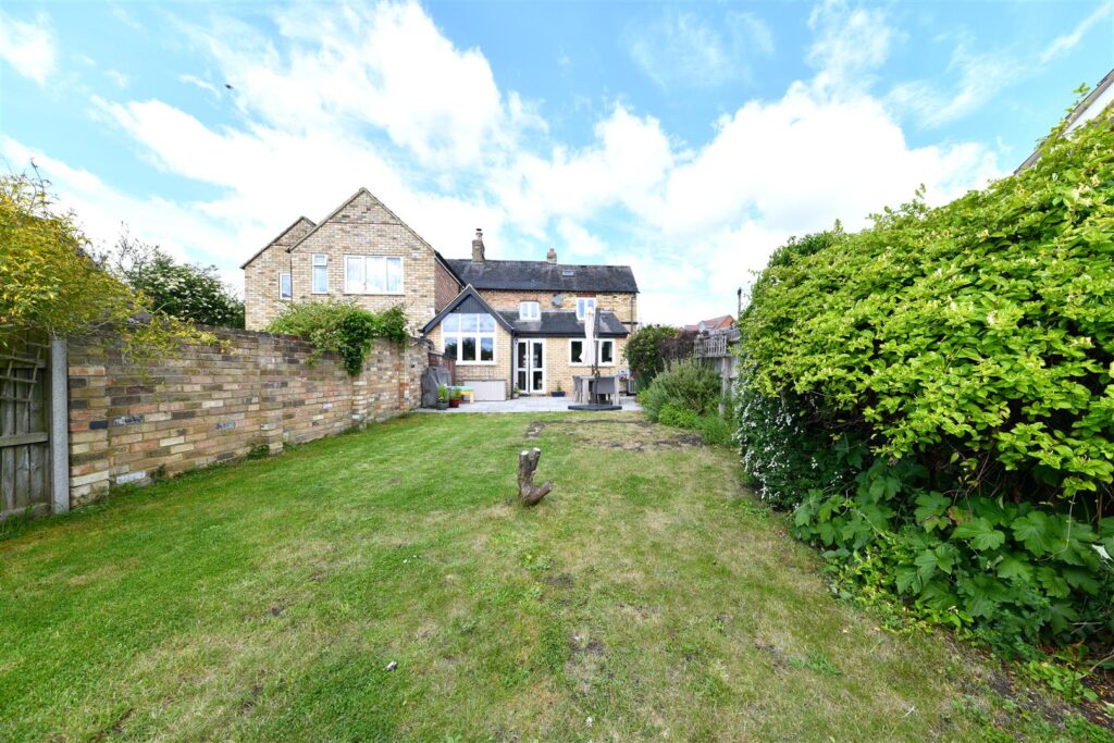 New Road, Clifton, Shefford