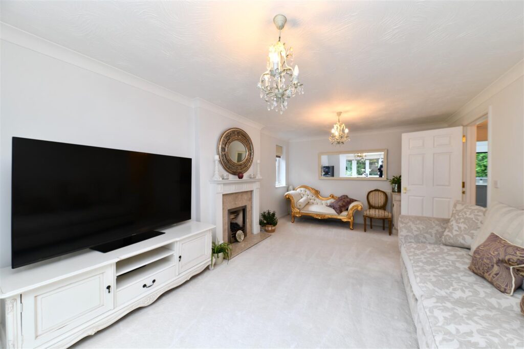 Serpentine Close, Stevenage