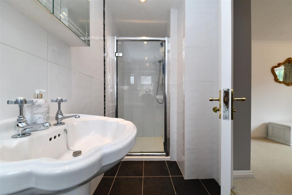 Serpentine Close, Stevenage