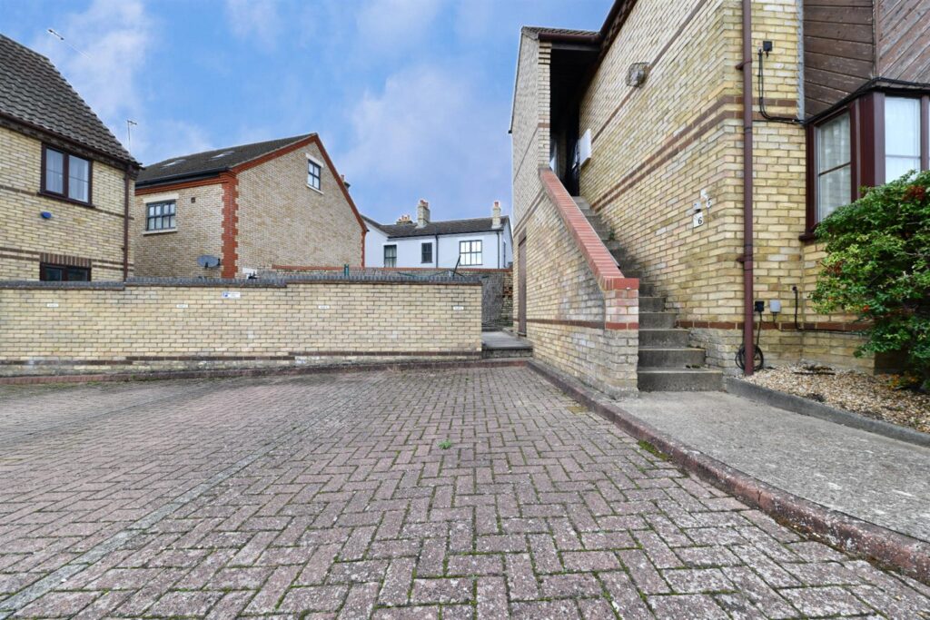 Wesley Close, High Street, Arlesey