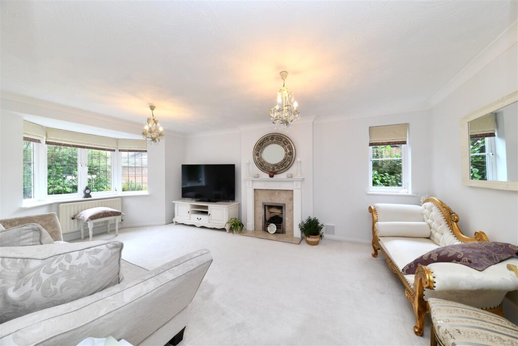 Serpentine Close, Stevenage