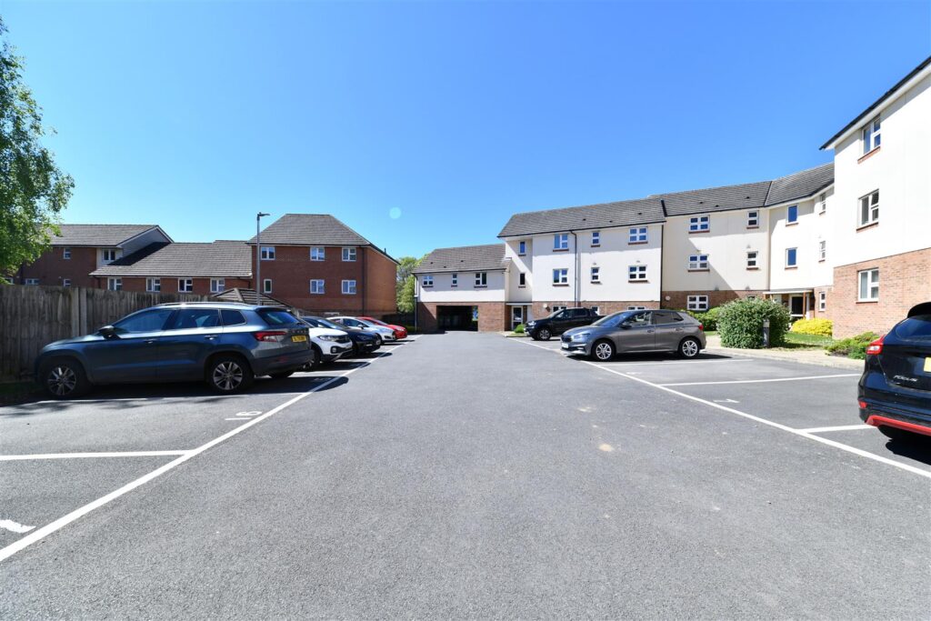 Gray Court, Stevenage